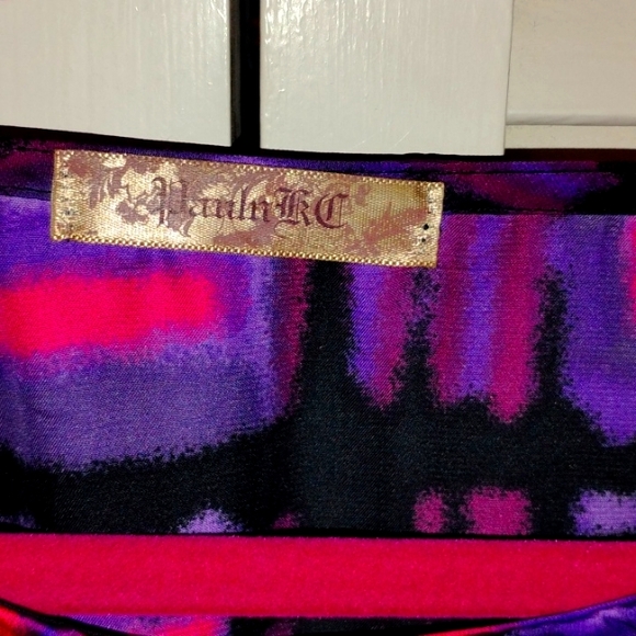 Like New Satin Short Sleeve Pink, Purple, Black printed Knee Length Shift Dress - Picture 3 of 8